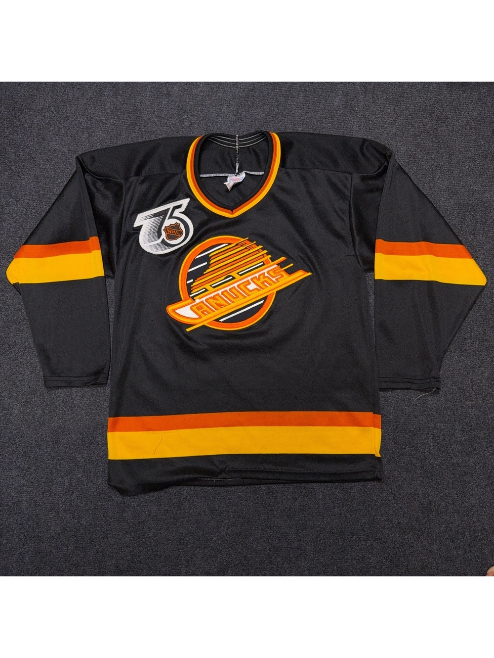 Vintage CCM Vancouver Canucks Hockey Jersey Men M Black Orange Yellow